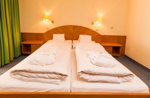 Drobollach am Faakersee House | Seehotel Ressmann - Doppelzimmer Terasse