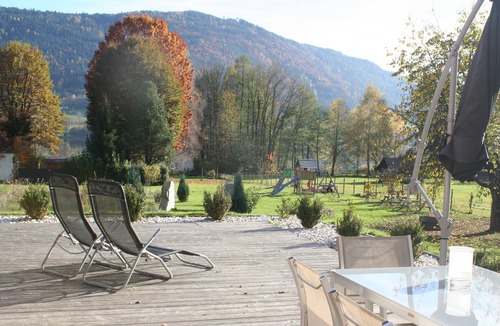 Steindorf am Ossiacher See Apartment | Seeidylle Winkler vacation apartment directly on Lake Ossiach with its own bathing beach