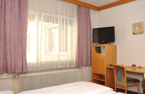 Bad Waltersdorf House | Single room economy | 1 night | half board - Hotel-Restaurant Teuschler-Mogg