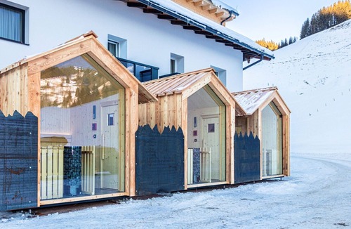 Kolling Apartment | Ski-in, ski-out in Alpine style and sauna