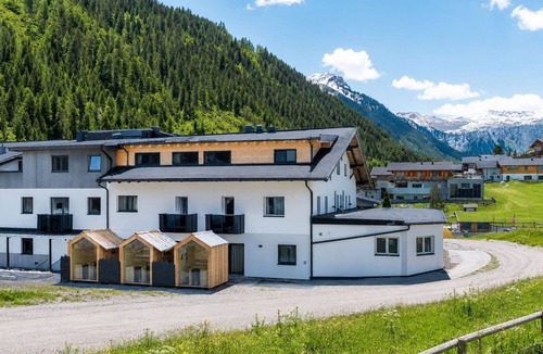 Kolling Apartment | Ski-in, ski-out in Alpine style and sauna