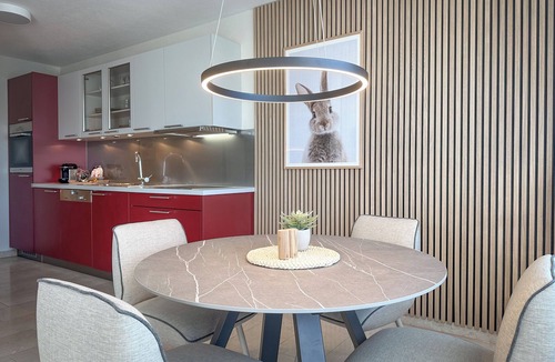Seekirchen am Wallersee Apartment | SONNTAGSKIND near Salzburg – stylish apartment with a terrace and private garden