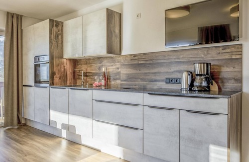 Helfenstein House | Spacious apartment with fitness and sauna for 9