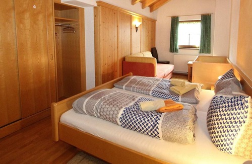 Huben House | Spacious Apartment in Längenfeld with Sauna