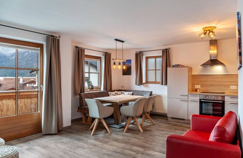 Ehrwald Apartment | Spacious Family Apartment with Mountain View and Balcony in Ehrwald