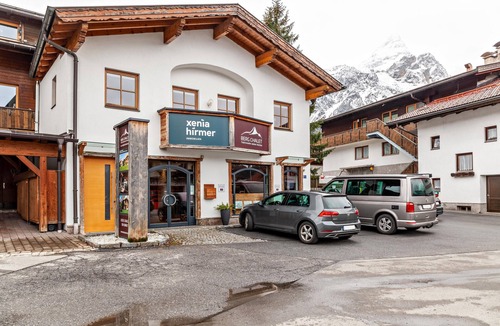Ehrwald Apartment | Spacious Family Apartment with Mountain View and Balcony in Ehrwald
