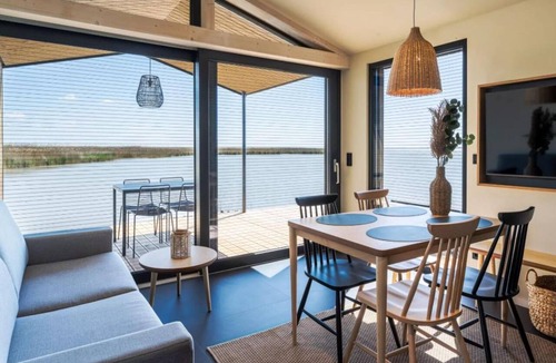 Breitenbrunn House | Spacious guesthouse with panoramic lake views