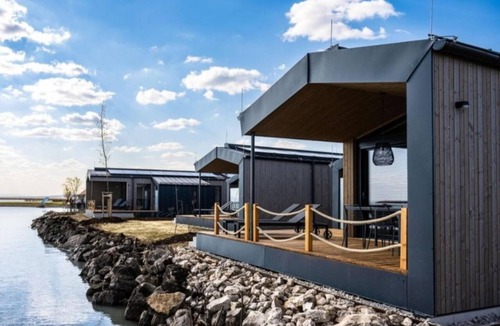 Breitenbrunn House | Spacious guesthouse with panoramic lake views