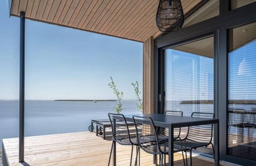 Breitenbrunn House | Spacious guesthouse with panoramic lake views