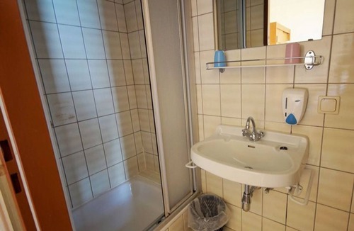 Weyregg am Attersee Bed & Breakfast | Sparer Seeblick 35 - Gasthof zur Landeroith