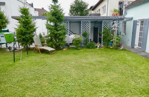 Steyr Apartment | Steyr Mitte Strand Cottage 1 Schlafzimmer und 1 Schlafkabinett parken im Garten