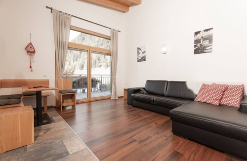 Niederthai House | Stunning private villa for 24 guests with WIFI, TV, terrace and pets allowed