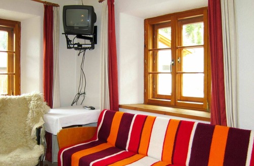 Niederthai Villa | Stunning villa for 8 people with TV, patio, pets allowed and parking