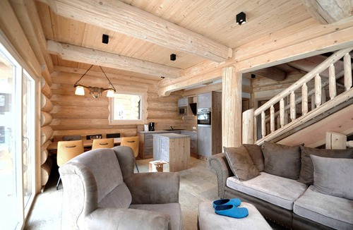 Pfunds Ski Chalet | Summit Lodges - Natural Retreat Pfunds - Yellowstone Lodge