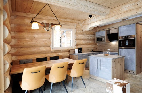 Pfunds Ski Chalet | Summit Lodges - Natural Retreat Pfunds - Yellowstone Lodge