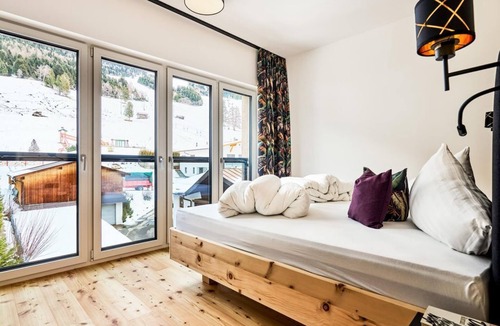 Jerzens House | Swiss stone pine suite with half board - Hotel Venetblick GmbH