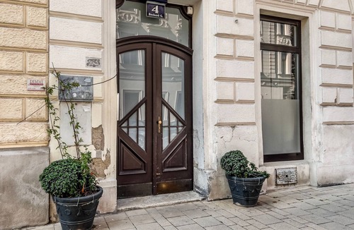 Weißgerber Apartment | Terrific Landstraße 2BR w/Elevator, nr Tram & Dining, by Blueground