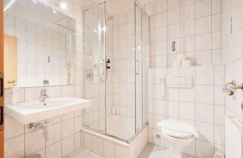 Leutasch Hotel | The Leutasch Retreat Comfort room offers peace, style, and comfort after hiking, cycling, or winter sports in the Alps around Seefeld.