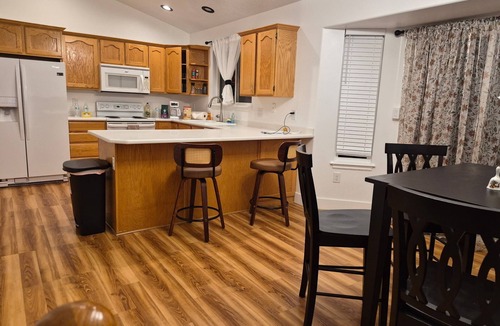 Provo Bay House | This house is renovates in and outNew furniture ready for enjoy plenty of space