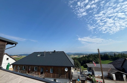 Atzesberg House | Tiny Home 'Ameisberger Haus' with Mountain View, Private Terrace, and Wi-Fi