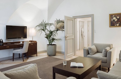 Gatschen House | Traditional Suite, balcony (half board) - IMLAUER Hotel Schloss Pichlarn
