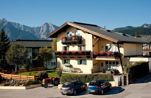 Seefeld in Tirol Apartment | Tranquil apartment in the centre of Seefeld
