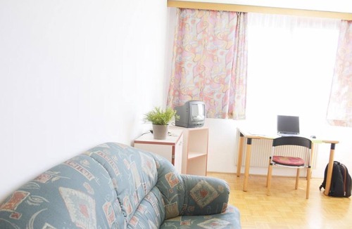 Innsbruck House | Triple room with shower, WC - Hotel Karwendel