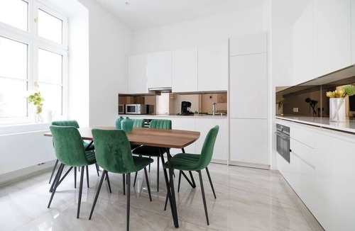 Weißgerber Apartment | Ultra Spacious 3-Bedroom 3-Bath Steps from Vienna's Historic Heart