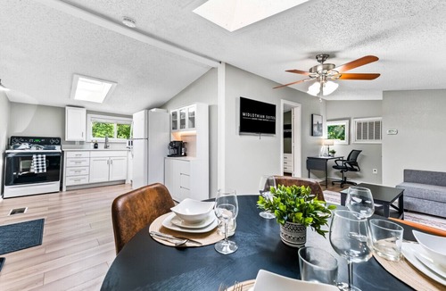 Irving Apartment | Updated Gem, Private, Mins to Dal | TMA