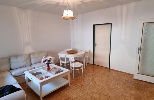 Fischamend Apartment | Vienna Apartment in Fischamend 2 Bedrooms - 3 Beds, Airport nearby