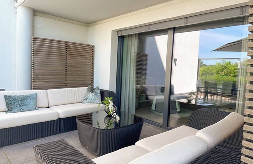 Seekirchen am Wallersee Villa | Villa near Salzburg for 18 guests – 9 bedrooms, pool, and garden