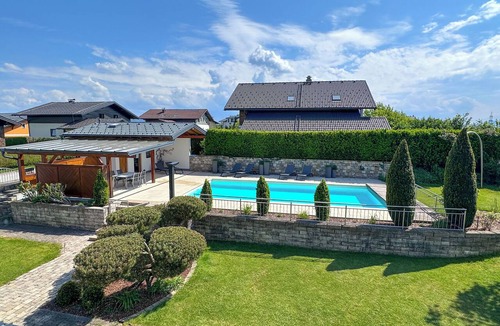 Seekirchen am Wallersee Villa | Villa near Salzburg for 18 guests – 9 bedrooms, pool, and garden