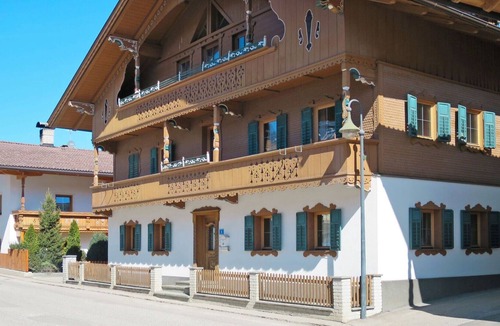 Finsing House | Wonderful private villa for 15 people with WIFI, TV, patio and parking