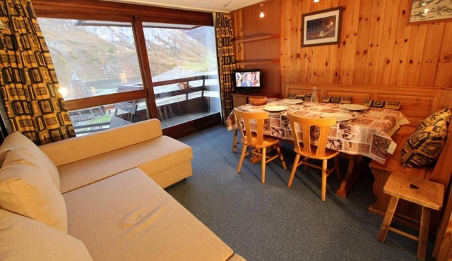 10m from resort center, 3rd floor, view lake, balcony, tv, ski locker, 28m², Tignes in Tignes