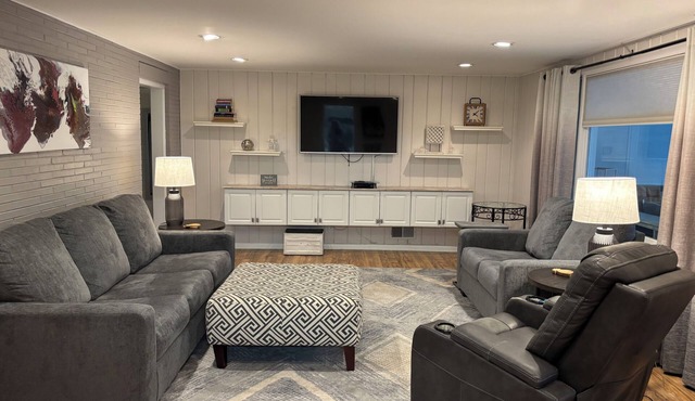2-bedroom vacation home just 3 minutes drive to Drake University in Des Moines