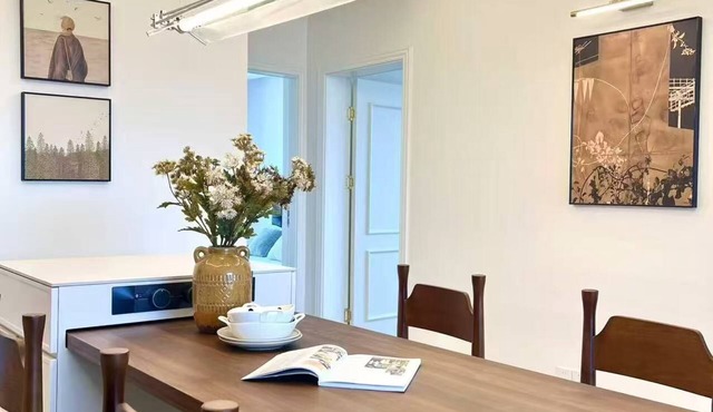 3-bedroom apartment easy walk to Yuyuan Garden, the Bund and Nanjing Road in Shanghai