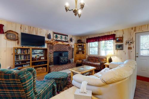 3 Pines in South Fork