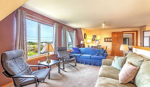 3BR Beachfront Home | Fireplace | Dogs OK in Copalis Beach