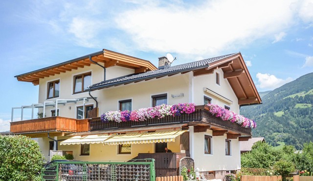 4 bedroom stunning home in Uderns