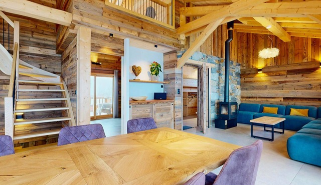 5* Chalet with Spa and Jacuzzi · 15 guests · ski-in/ski-out · private parking in Le Corbier