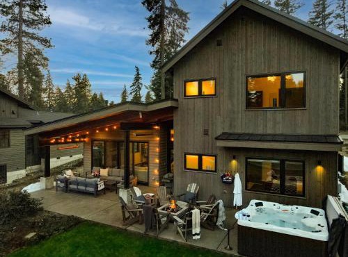 5 King Beds! Golf Course View on Huge Shaded Deck in Cle Elum