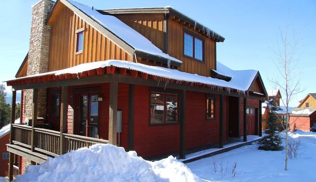 5br Luxury Mountain Home Sleeps 16: Hot Tub, Game Room, Free Ski/town Shuttle in Fraser