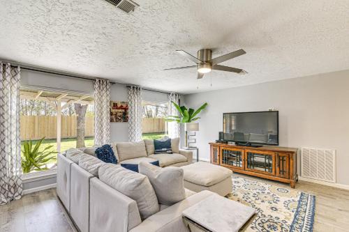6 Mi to Clear Lake: Family Home w/Patio & Yard in Webster