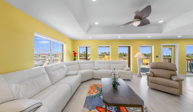 A Beautiful Waterfront Home, Amazing Views, Fishing, Boat Slips, Pet Friendly. in Port Isabel