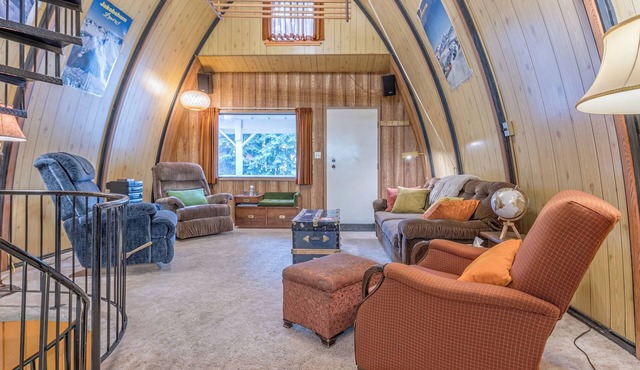 A-Frame Cabin nestled in the trees - laundry, pet-friendly, close to village in Silver Star Mountain