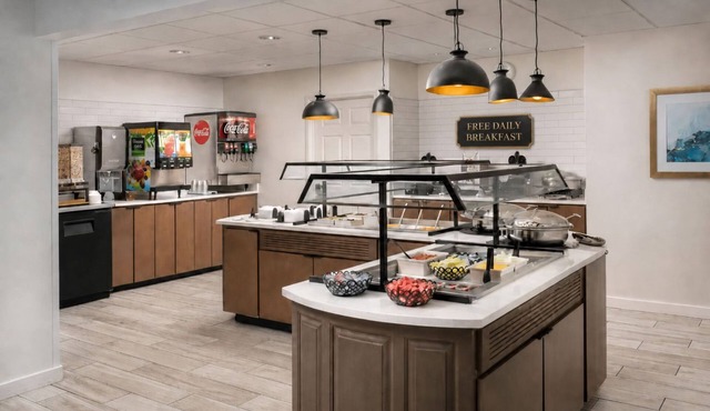 Accessible 1BR Suite | Hot Breakfast & Pool Access in San Antonio