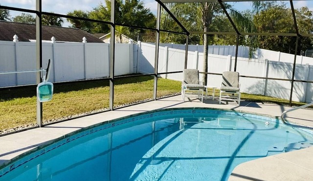 Amazing 3/2 vacation home with private pool! in Davenport