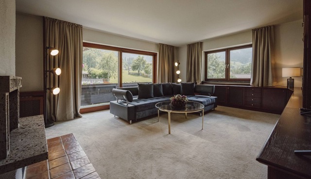 Apartment Hotel "Lerchs Farmhouse" with Mountain View, Shared Sauna & Wi-Fi