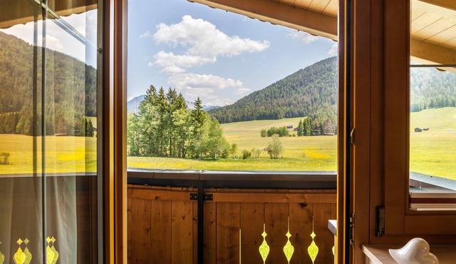 Apartment "Enzian 2" with Mountain View, Balcony & Wi-Fi