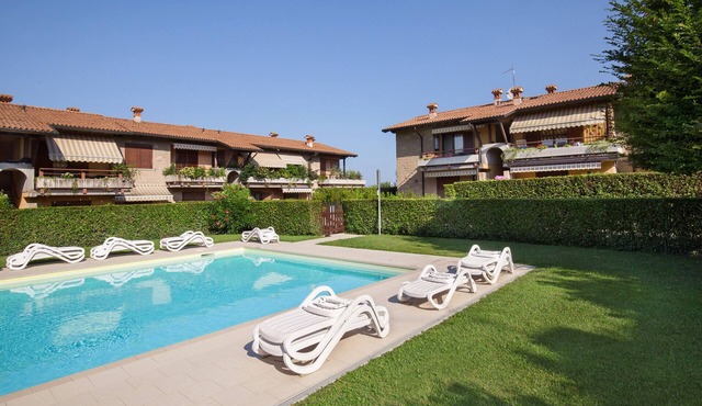 Apartment Smeraldo with Pool in Lazise